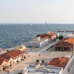 Seaview-City-Ladadika-Apartment