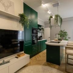 Old Town Emerald - Chic 1BR Apartment with Balcony