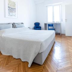Milan Flat 5 min from Duomo with Park for small cars