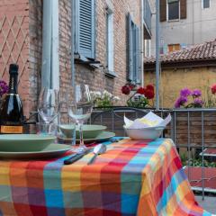 Capo di Lucca Home - in the historical center with terrace