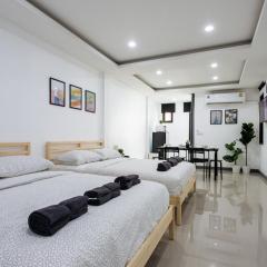 P3 Silom Large 2beds full kitchen WIFI 4-6pax