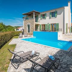 Amazing Home In Baredine With 4 Bedrooms, Wifi And Outdoor Swimming Pool