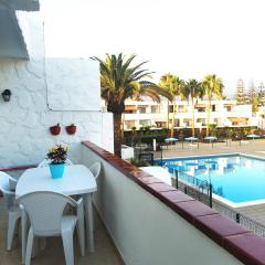 BLU APARTMENT, WIFI FREE POOL VIEW