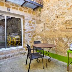 Awesome Home In Villeneuve-les-avignon With Wifi And 1 Bedrooms