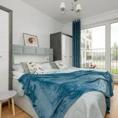 Warsaw Kotsisa Apartments with Parking by Noclegi Renters