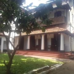 College House Close to Fort