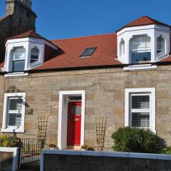 Craws Nest Cottage- stylish traditional home