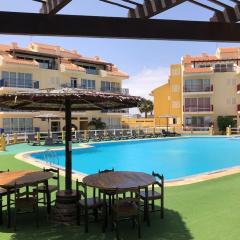 Spacious 2 bed Apt with pool & sea views