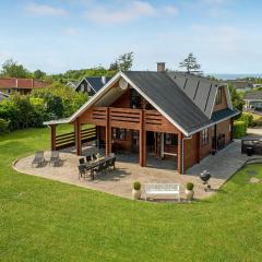 Amazing Home In Glesborg With 5 Bedrooms, Sauna And Wifi