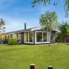 Beautiful Home In Dronningmølle
