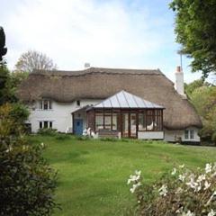 Milton Cottage, Nr Thurlestone - a delightful thatched cottage close to the beach