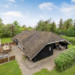 Stunning Home In Humble With Sauna, Wifi And Indoor Swimming Pool