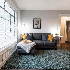 Stylish 2BR 1 Mile From Downtown And The Aquarium