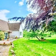 THREE BEDROOM Rural, relaxing and peaceful,DOGS welcome! With Cymru Holidays