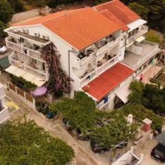 Apartments with a parking space Zivogosce - Blato, Makarska - 21271