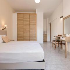 HOLIDAYS STUDIOS & APARTMENTS