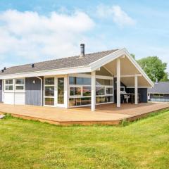 Three-Bedroom Holiday home in Sjølund 4