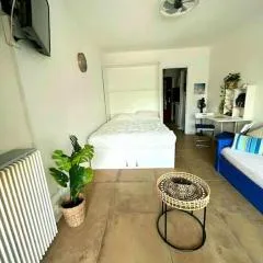 Studio loggia 80m de la mer