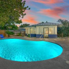 Blue Lagoon with Private Pool, Screened Porches off Suites, 2 Blocks to Beach