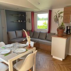 Mobil-home 3 chambres dans camping *** avec piscine