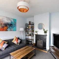 Eden Cottage - 9 Guests, Sea Views, Central Cowes, Ferry Deal