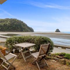 Beachside Bliss - Waiwera Beachfront Holiday Home