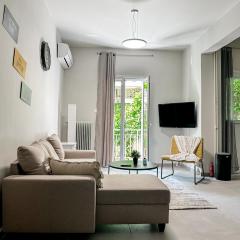 Metro Chic Haven: Modernized Urban Studio near the Tram