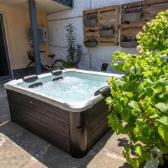 Self Check-in Apartment with Jacuzzi Mostar