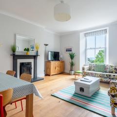 Manacles - Spacious flat near beach with sea views & parking