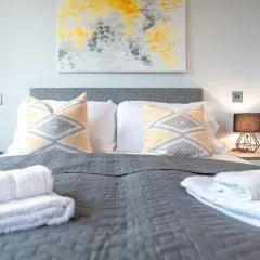 Apartment Nine Staines Upon Thames - Free Parking - Heathrow - Thorpe Park