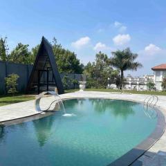 Villa Sonokeling Dago Pakar w/ private pool & BBQ