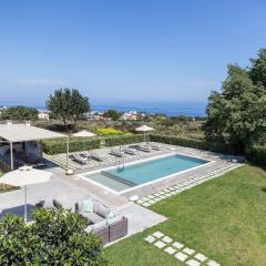 Lux Villa Mia with Heated Pool, 2km to Beach & Childrens Area!