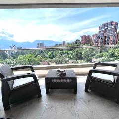 Lujoso apartamento moderno ubicado en el pulmón de Medellín