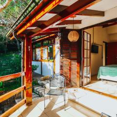 Casa em condomínio fechado e lazer à beira-mar