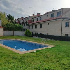 Apartamento con terraza y piscina