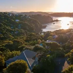 Kingfisher Views - Premium family house in Oneroa