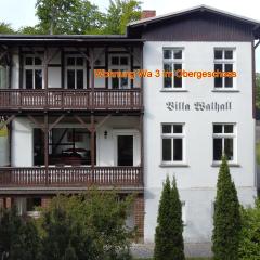 Sonnige-Ferienwohnung-100qm-im-1-Obergeschoss-der-Villa-Walhall-in-einem-parkaehnlichen-Garten