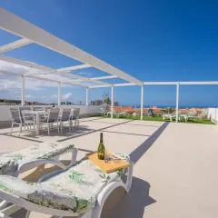 Villa La Laja with 5 bedrooms and sea view