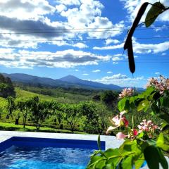 Vista al Volcán Tenorio y Montaña