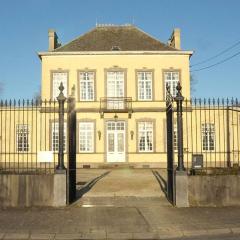 Petit château à la campagne.