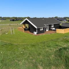 Awesome Home In Hirtshals With Kitchen