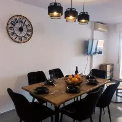 BITACORA LUX ,Comfortable Apartment 450 meters from the beach, Swimming Pool, 2 Air-Con ,Wi-Fi