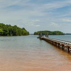 Island Point Cottage on Lake Norman with Porch!