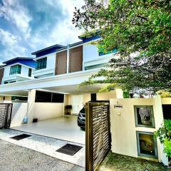 Batu Ferringhi Luxurious Modern Designed 5BR House