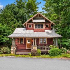 Winterberry Cottage Treetop Balcony and 5 Min to Downtown Black Mtn!