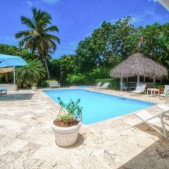 VIVERO 13 RENOVATED VILLA WTH POOL HOT TUB MAiD AND COOK