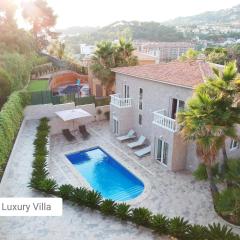 Luxury Villa - Private Beach and Pool -