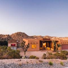 Yucca Valley Gem: Relaxing Adobe Retreat & Pool