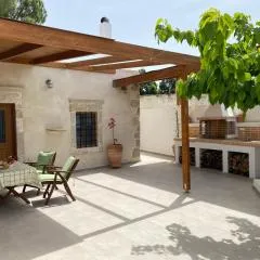 Avli House Vori