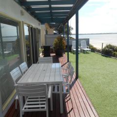 St Helens Beachfront - Absolute Beachfront